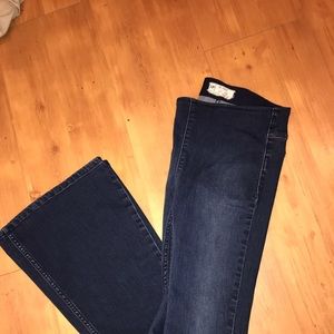 Adorable flare free people jeans